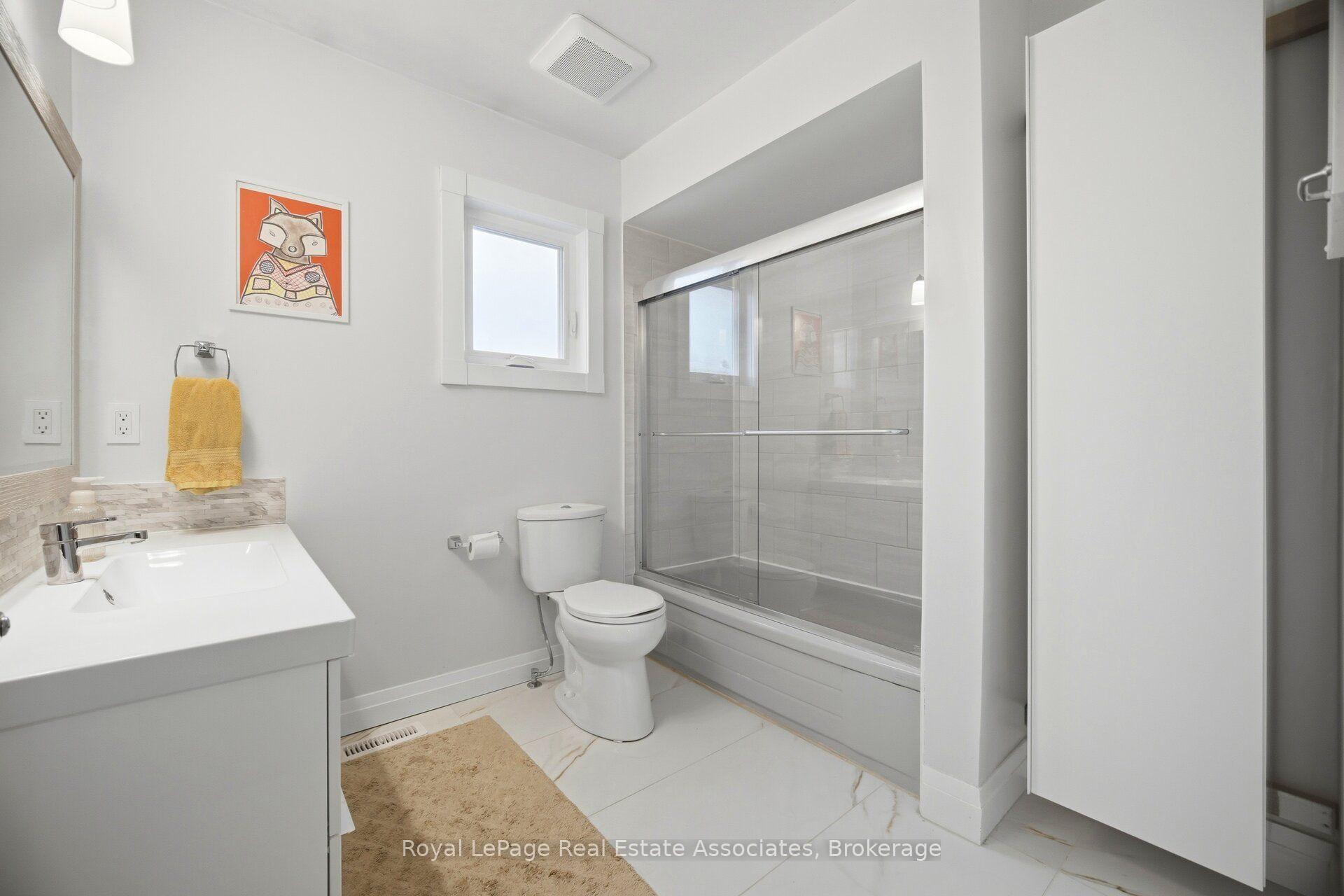 Photo 32 of 225 Barber Drive, Halton Hills, Georgetown — HOMEH