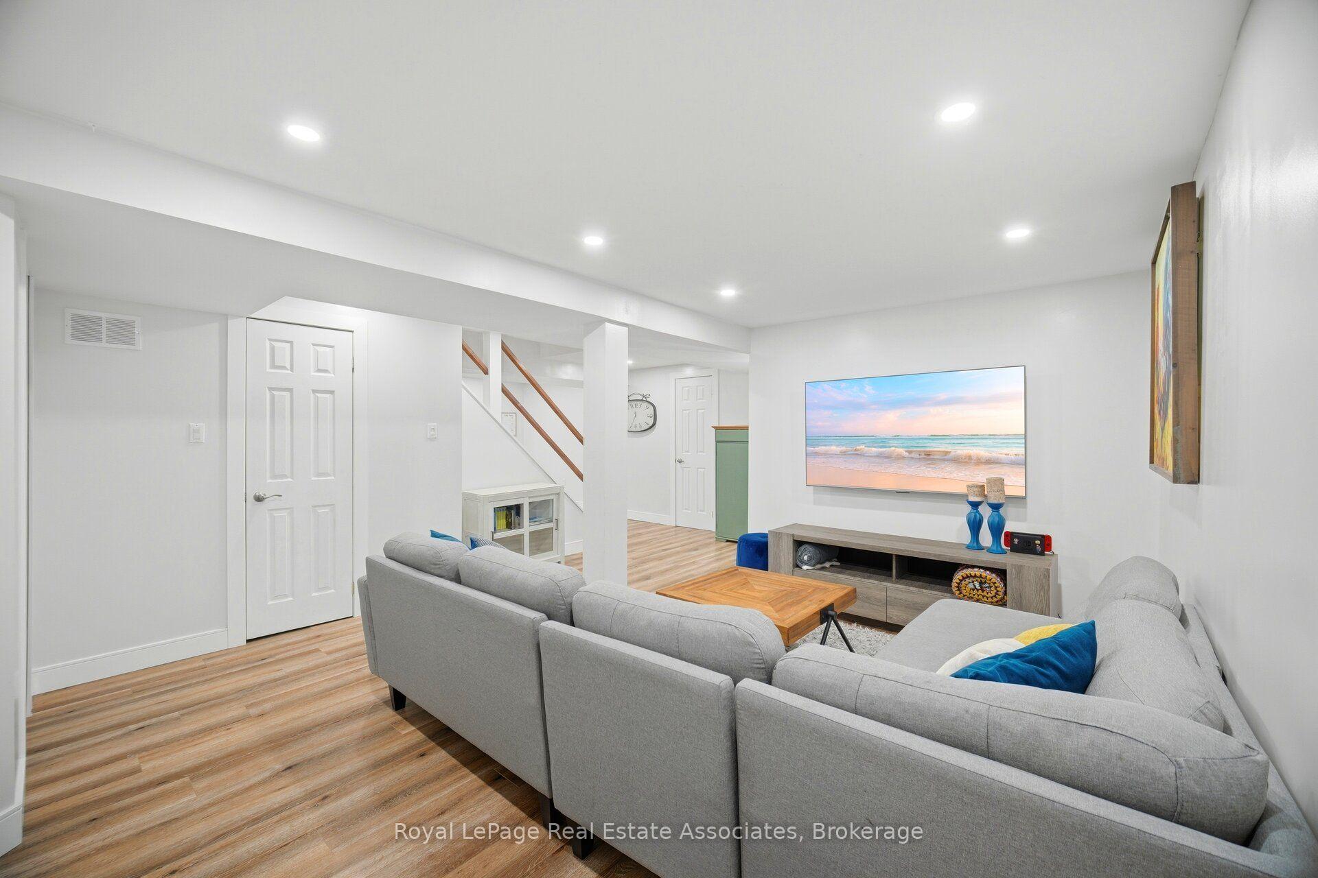 Photo 35 of 225 Barber Drive, Halton Hills, Georgetown — HOMEH