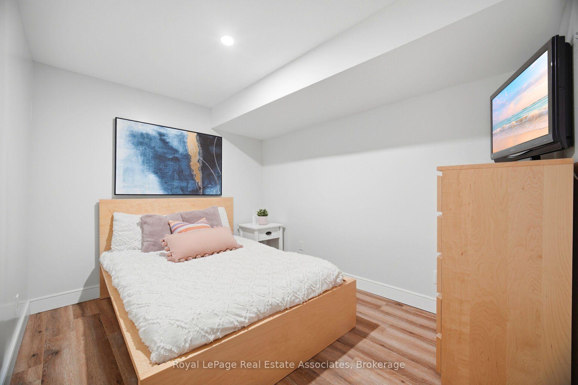 Photo 40 of 225 Barber Drive, Halton Hills, Georgetown — HOMEH