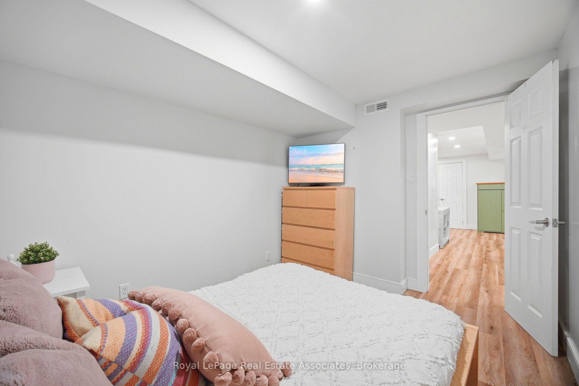 Photo 41 of 225 Barber Drive, Halton Hills, Georgetown — HOMEH