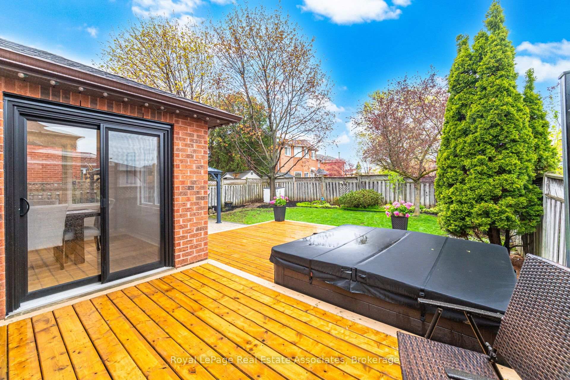 Photo 43 of 225 Barber Drive, Halton Hills, Georgetown — HOMEH