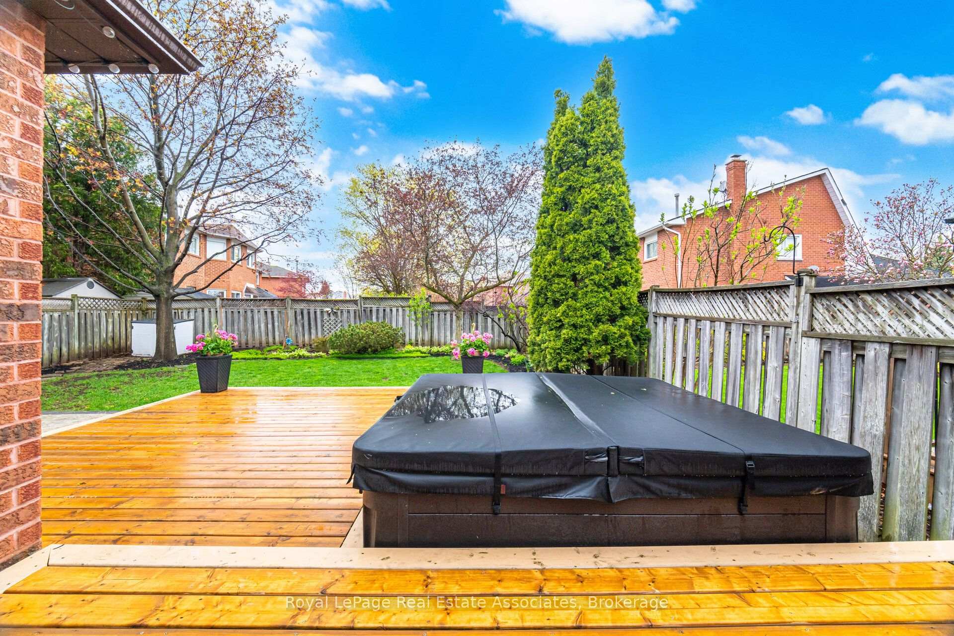 Photo 44 of 225 Barber Drive, Halton Hills, Georgetown — HOMEH