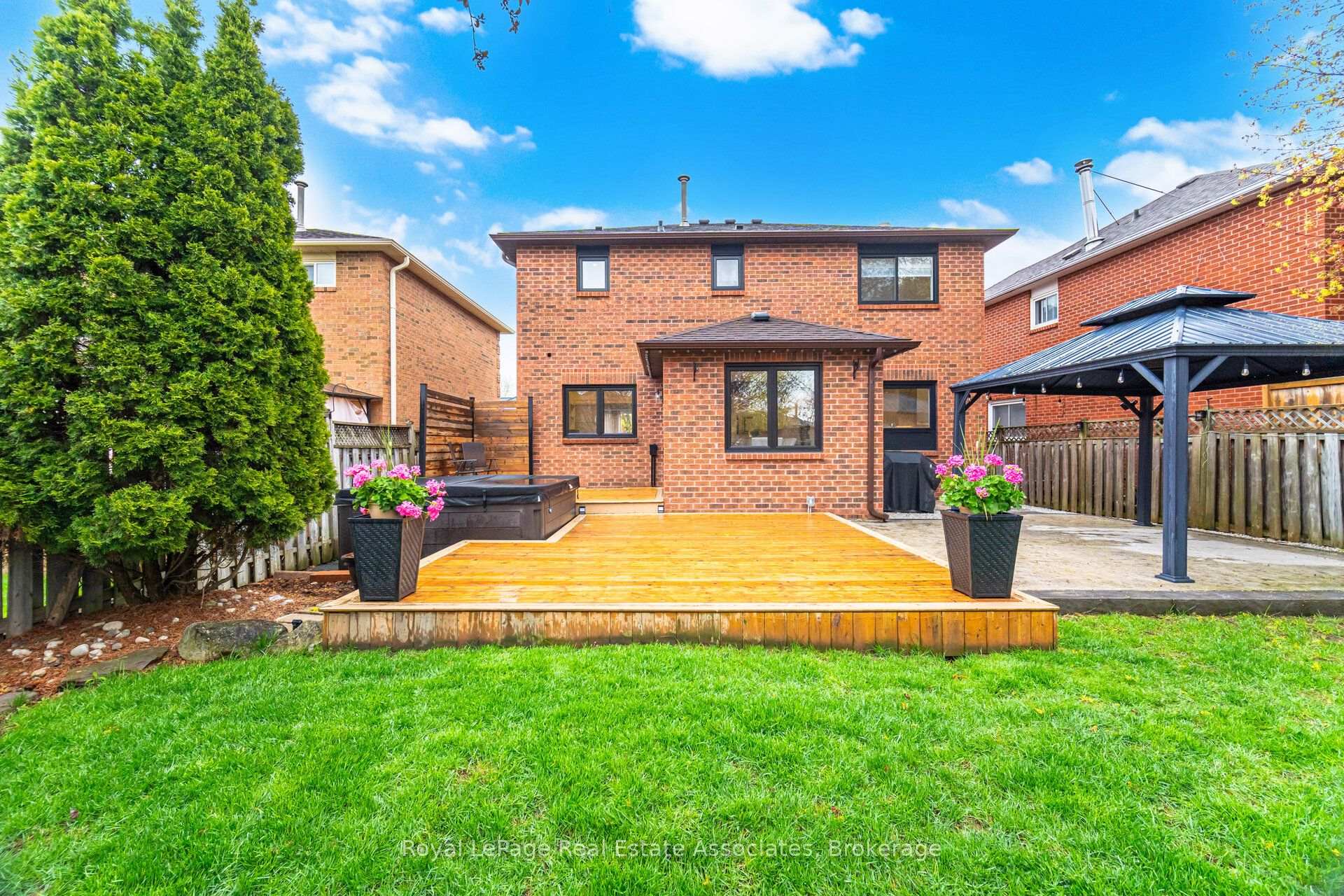 Photo 46 of 225 Barber Drive, Halton Hills, Georgetown — HOMEH