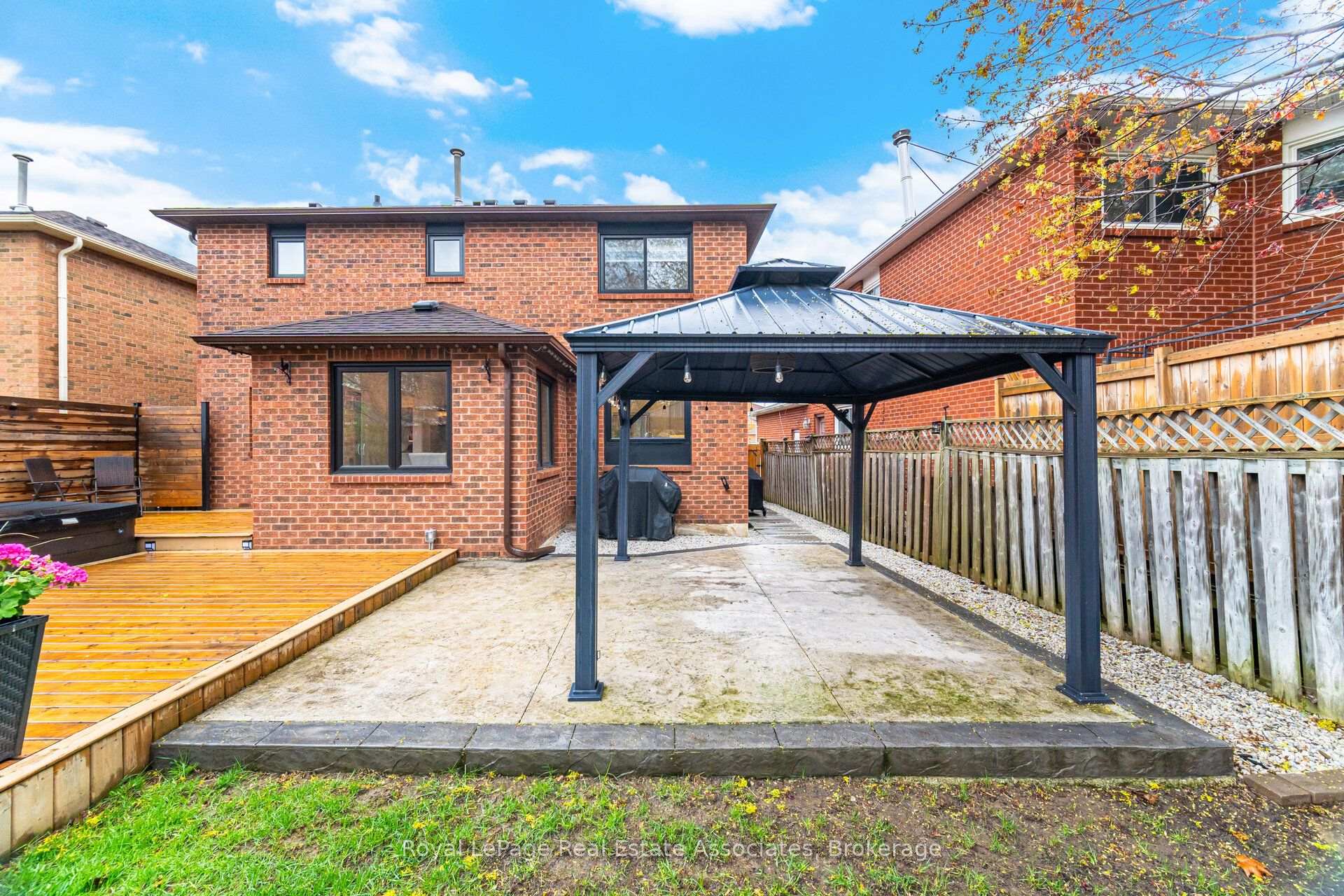 Photo 47 of 225 Barber Drive, Halton Hills, Georgetown — HOMEH