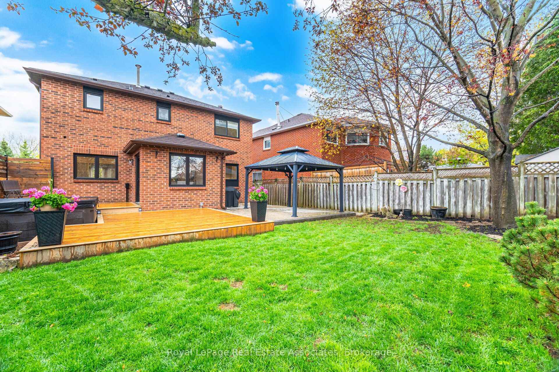 Photo 49 of 225 Barber Drive, Halton Hills, Georgetown — HOMEH