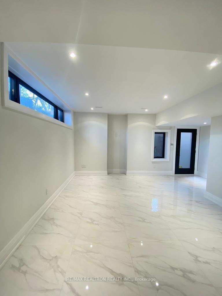 Photo 4 of Unit Lower L, 25 Lancer Drive, Vaughan, Maple — HOMEH