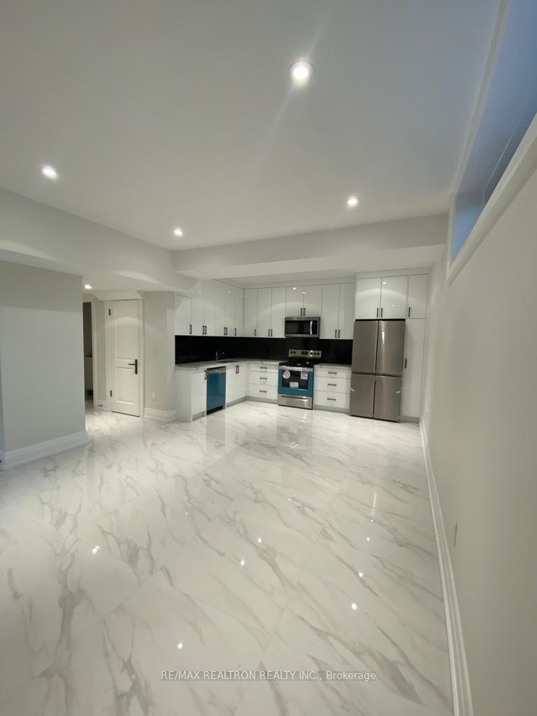 Photo 8 of Unit Lower L, 25 Lancer Drive, Vaughan, Maple — HOMEH