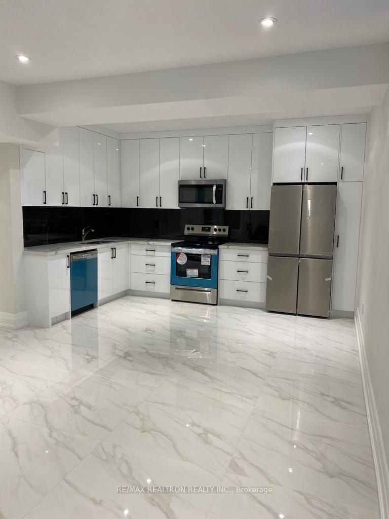 Photo 11 of Unit Lower L, 25 Lancer Drive, Vaughan, Maple — HOMEH