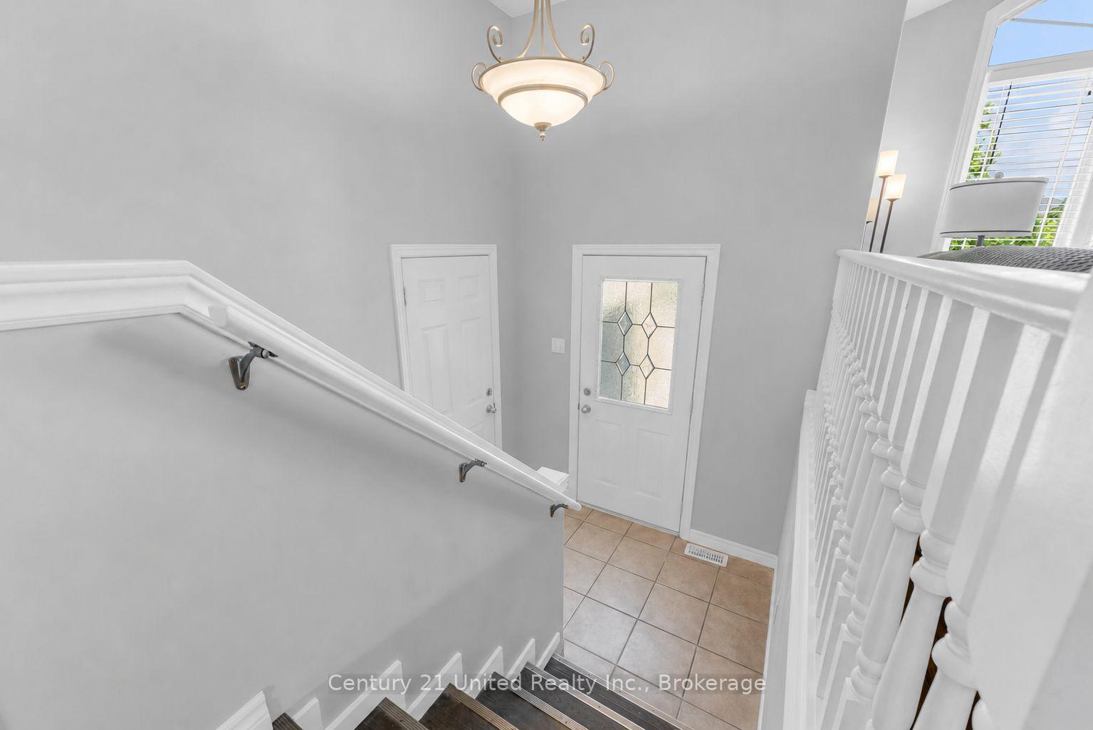 Photo 4 of 120 Donegal Drive, Brantford, West Brant — HOMEH