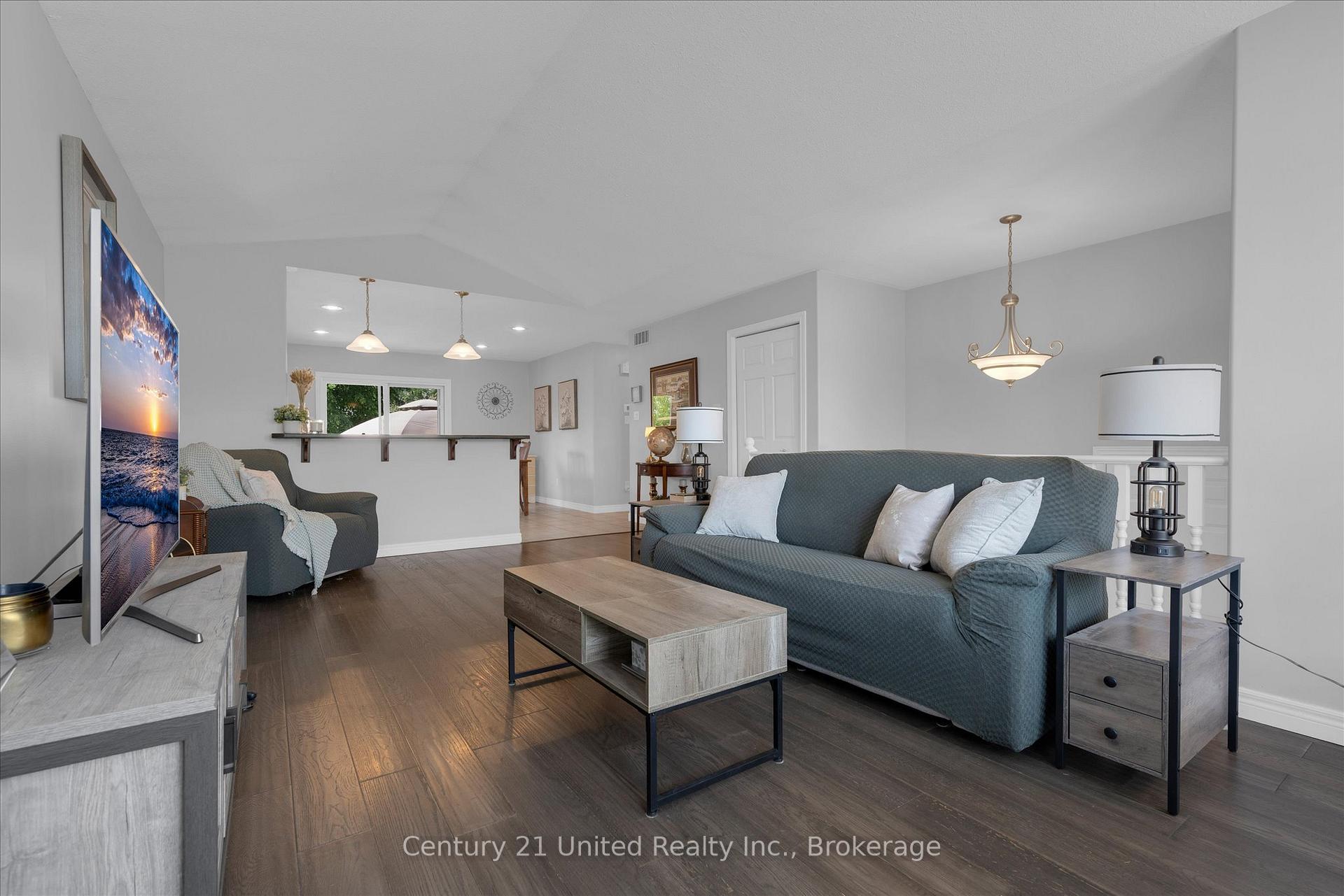 Photo 5 of 120 Donegal Drive, Brantford, West Brant — HOMEH