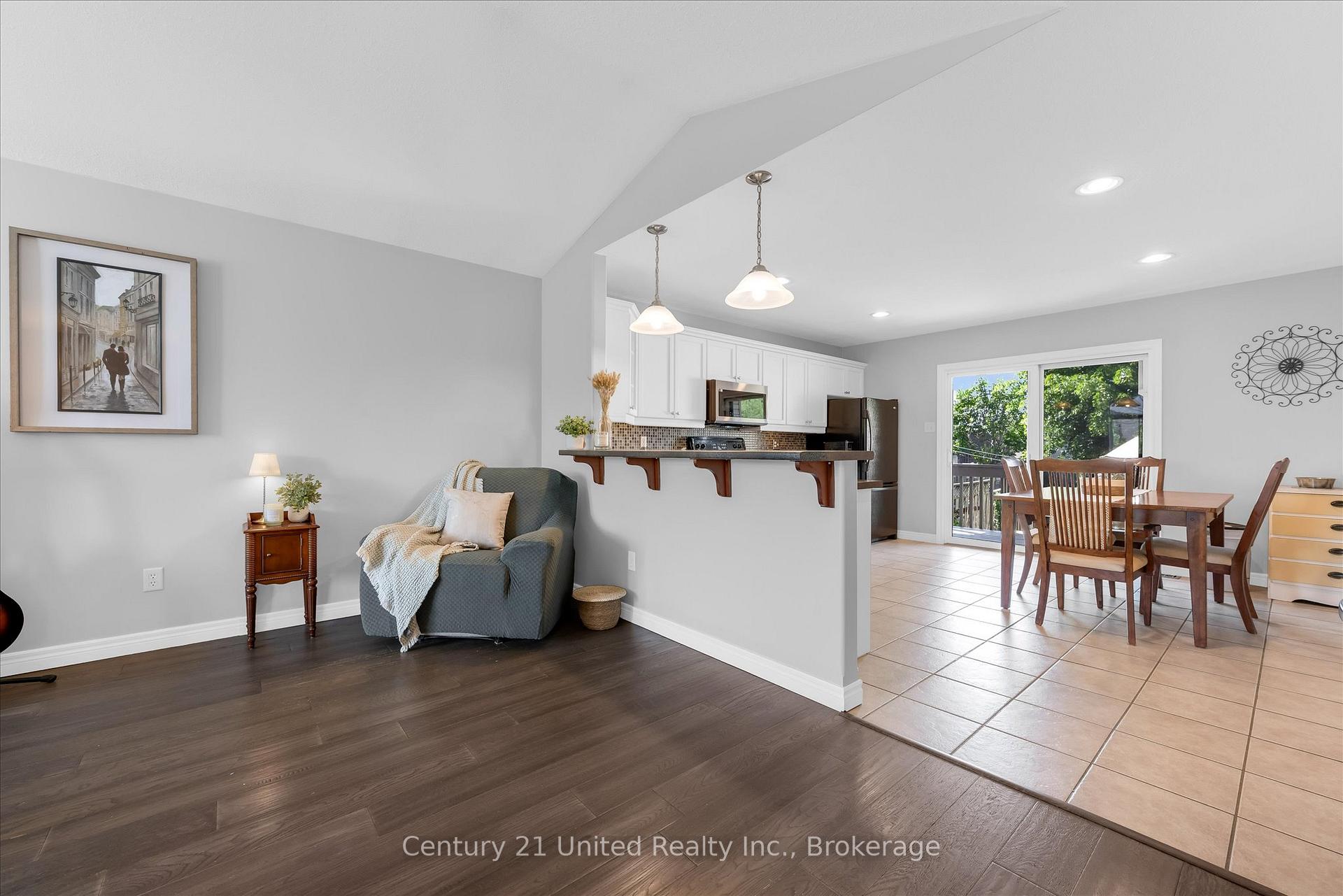 Photo 8 of 120 Donegal Drive, Brantford, West Brant — HOMEH