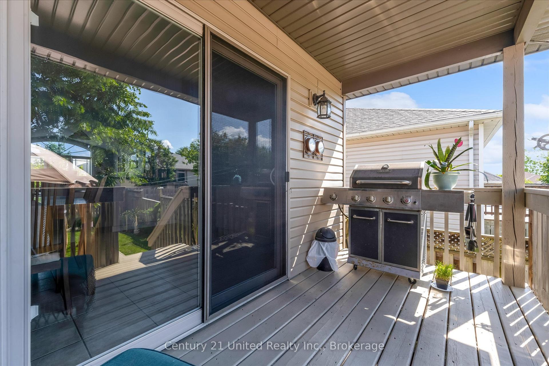 Photo 14 of 120 Donegal Drive, Brantford, West Brant — HOMEH