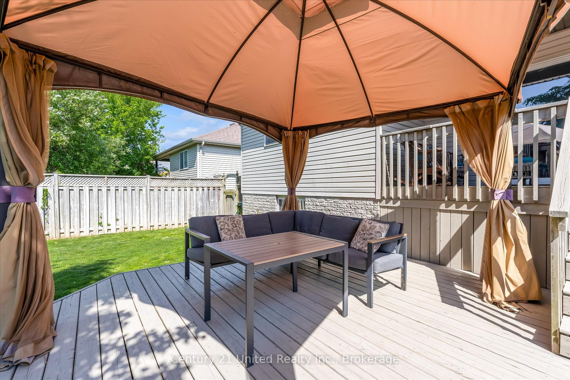 Photo 16 of 120 Donegal Drive, Brantford, West Brant — HOMEH