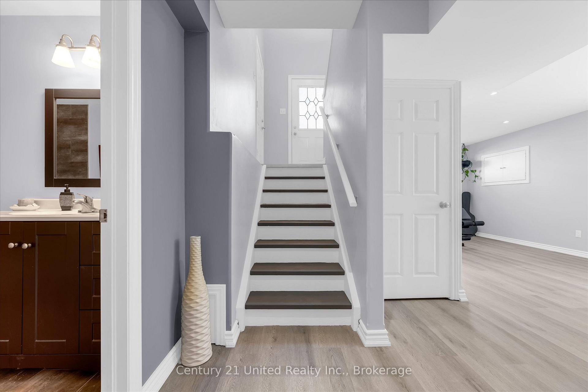 Photo 23 of 120 Donegal Drive, Brantford, West Brant — HOMEH