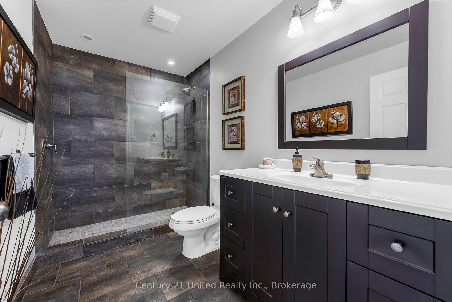 Photo 24 of 120 Donegal Drive, Brantford, West Brant — HOMEH