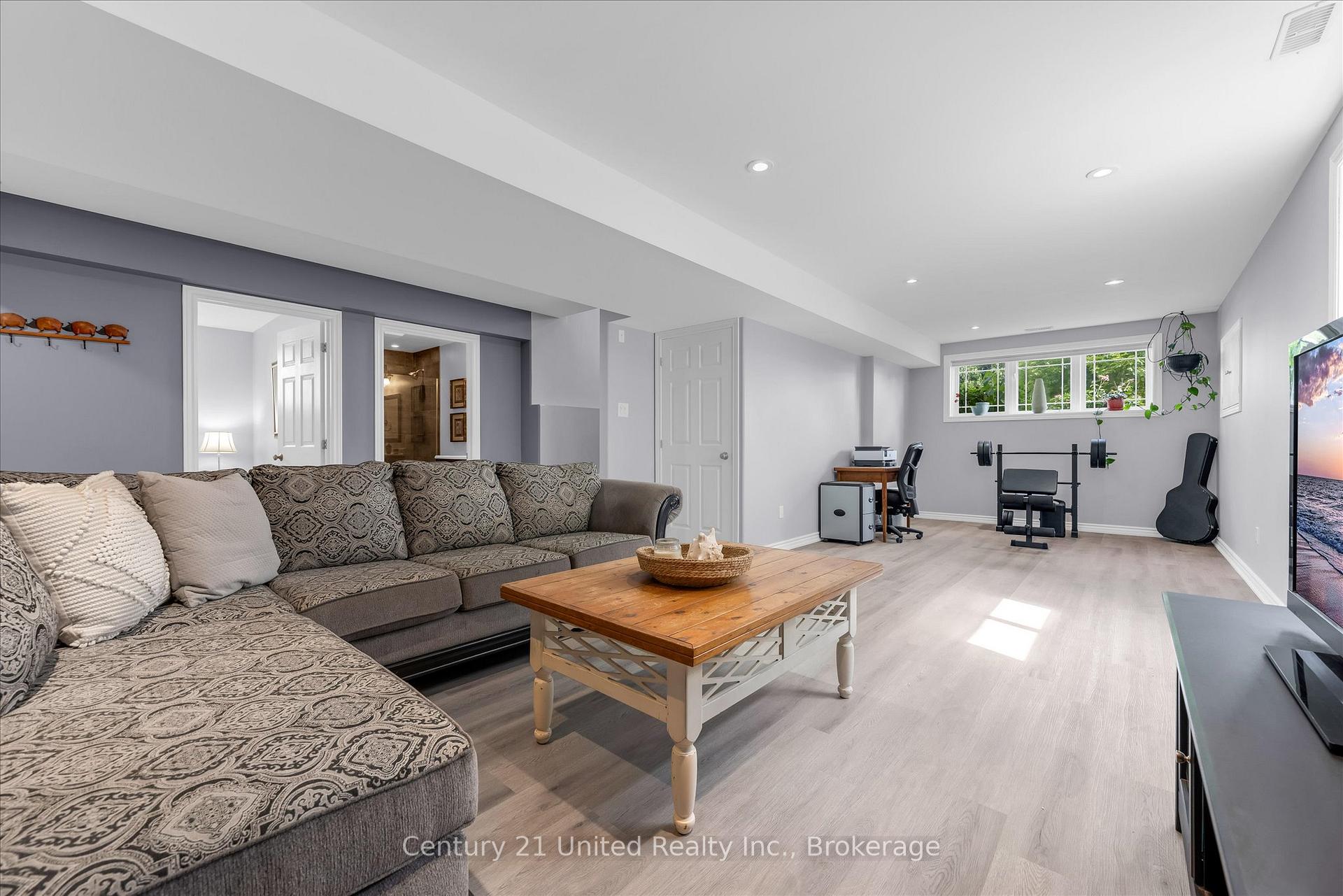 Photo 25 of 120 Donegal Drive, Brantford, West Brant — HOMEH