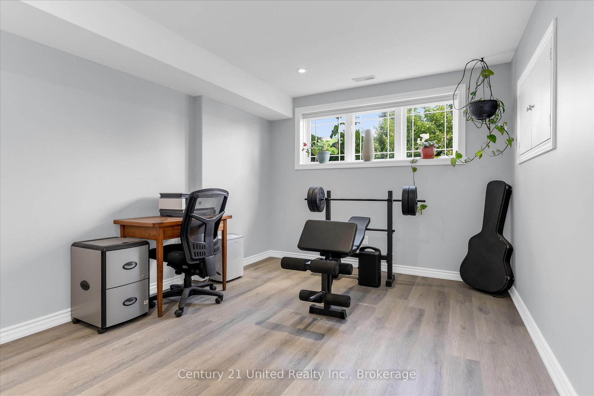 Photo 28 of 120 Donegal Drive, Brantford, West Brant — HOMEH