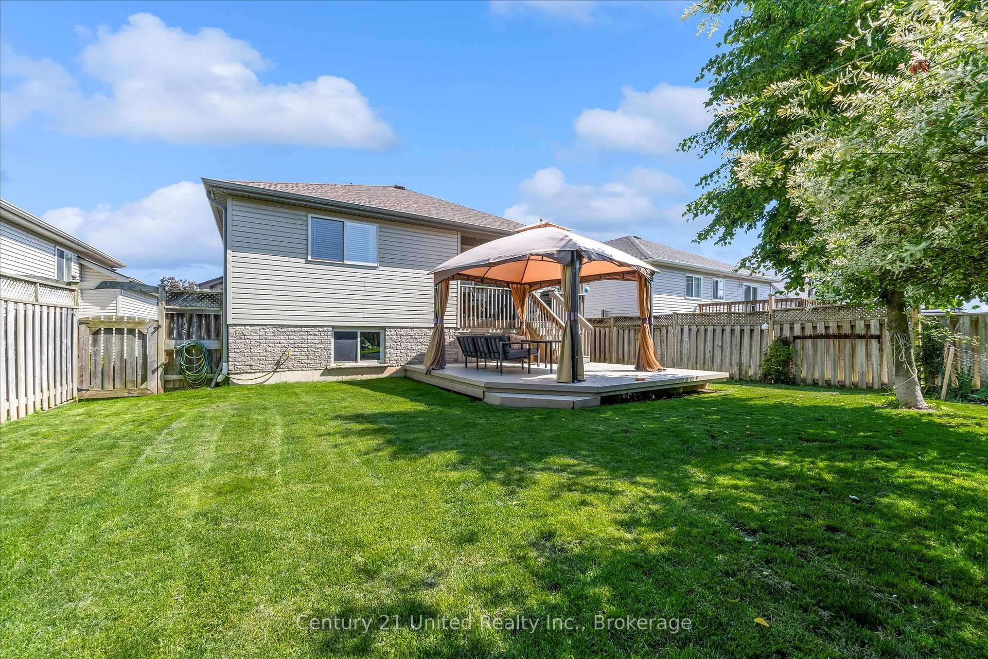 Photo 32 of 120 Donegal Drive, Brantford, West Brant — HOMEH