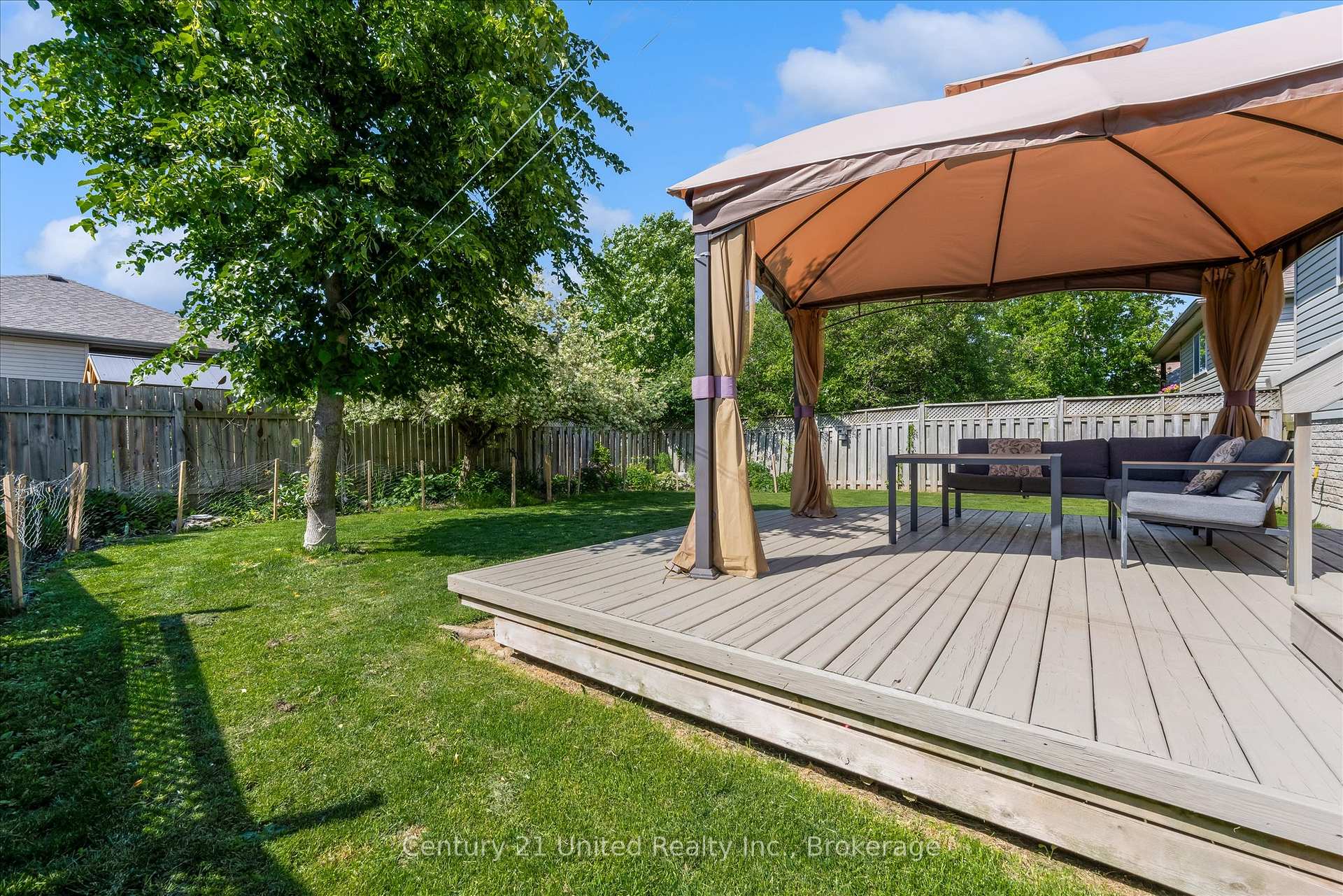Photo 34 of 120 Donegal Drive, Brantford, West Brant — HOMEH