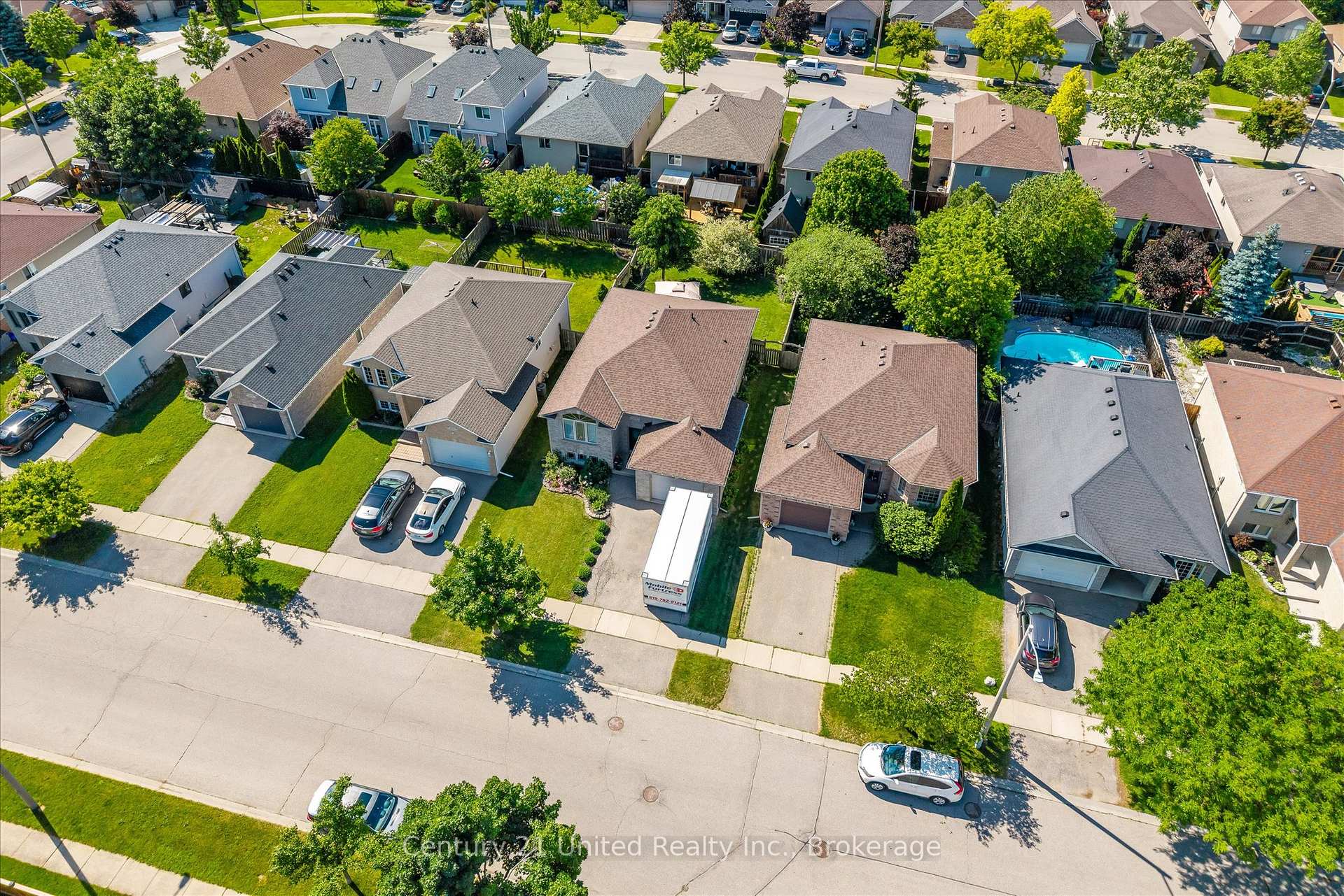 Photo 35 of 120 Donegal Drive, Brantford, West Brant — HOMEH