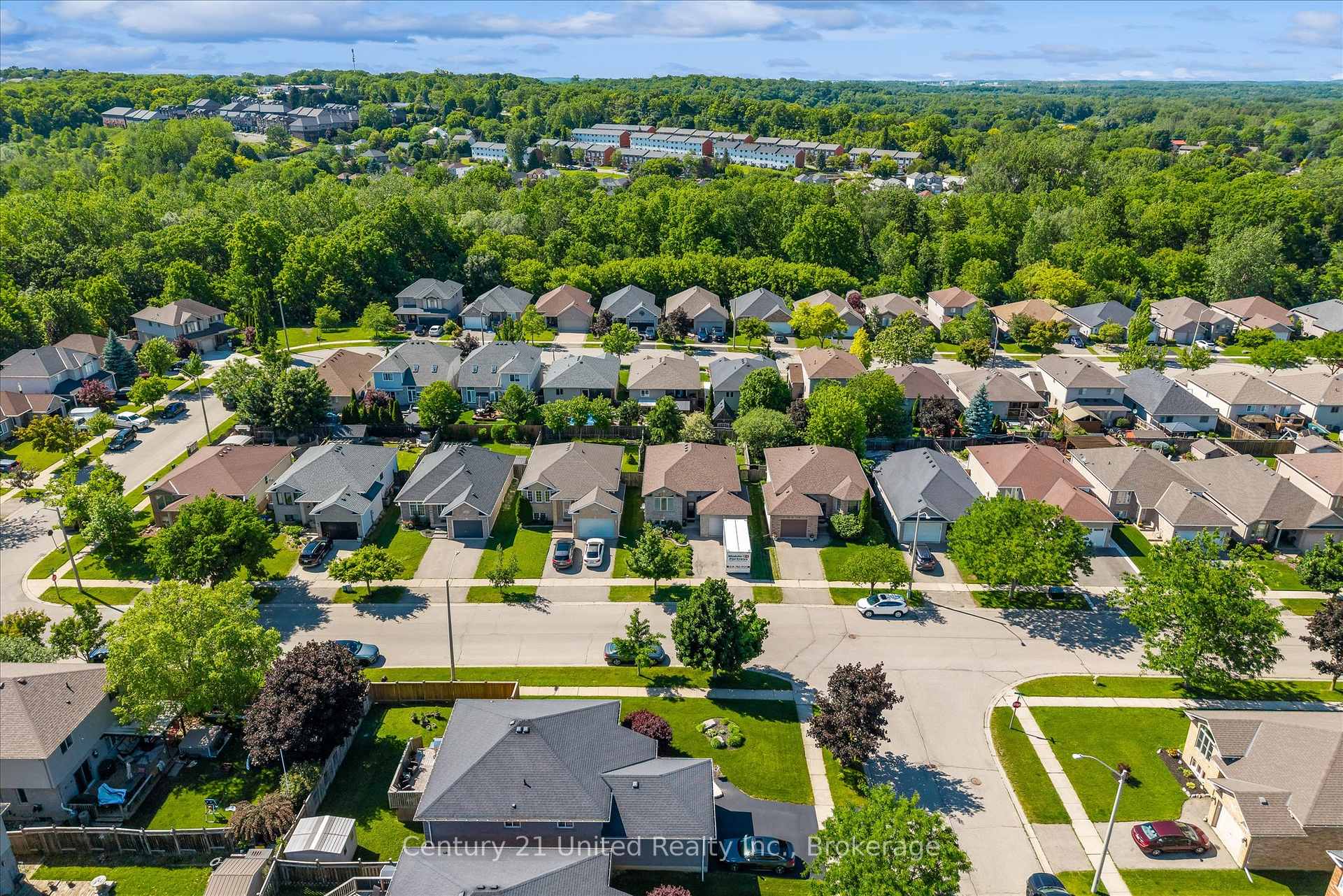 Photo 36 of 120 Donegal Drive, Brantford, West Brant — HOMEH