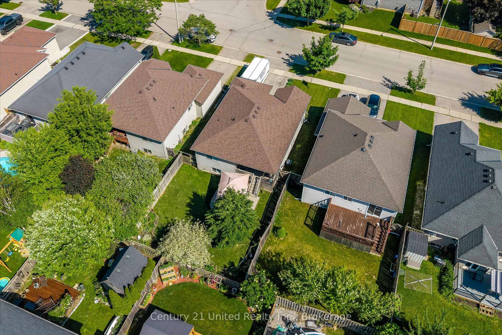 Photo 38 of 120 Donegal Drive, Brantford, West Brant — HOMEH
