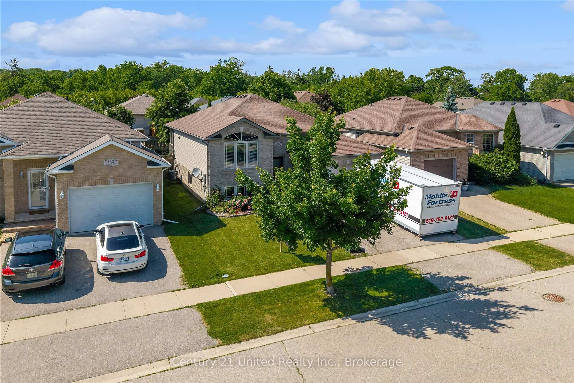 Photo 39 of 120 Donegal Drive, Brantford, West Brant — HOMEH