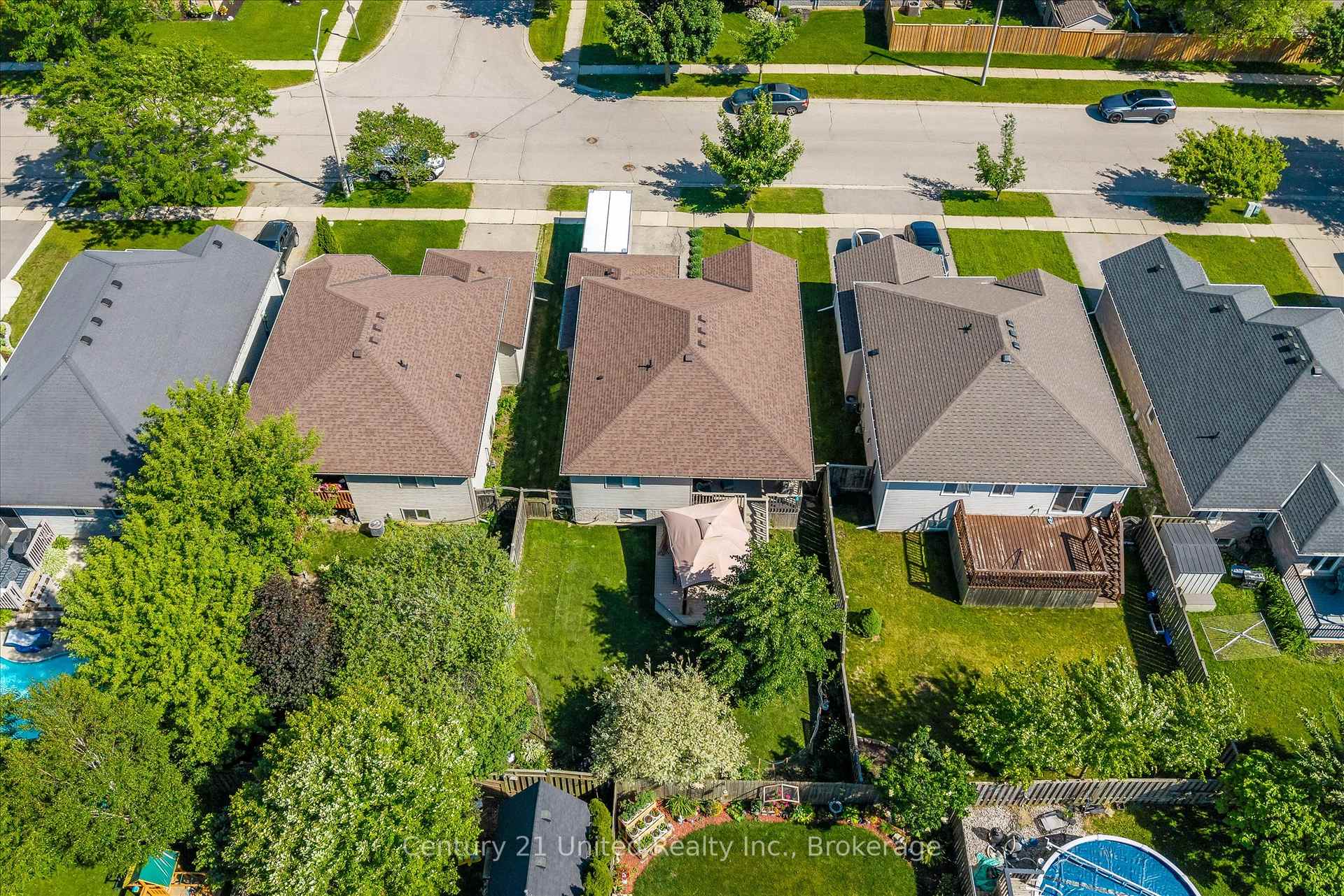 Photo 40 of 120 Donegal Drive, Brantford, West Brant — HOMEH