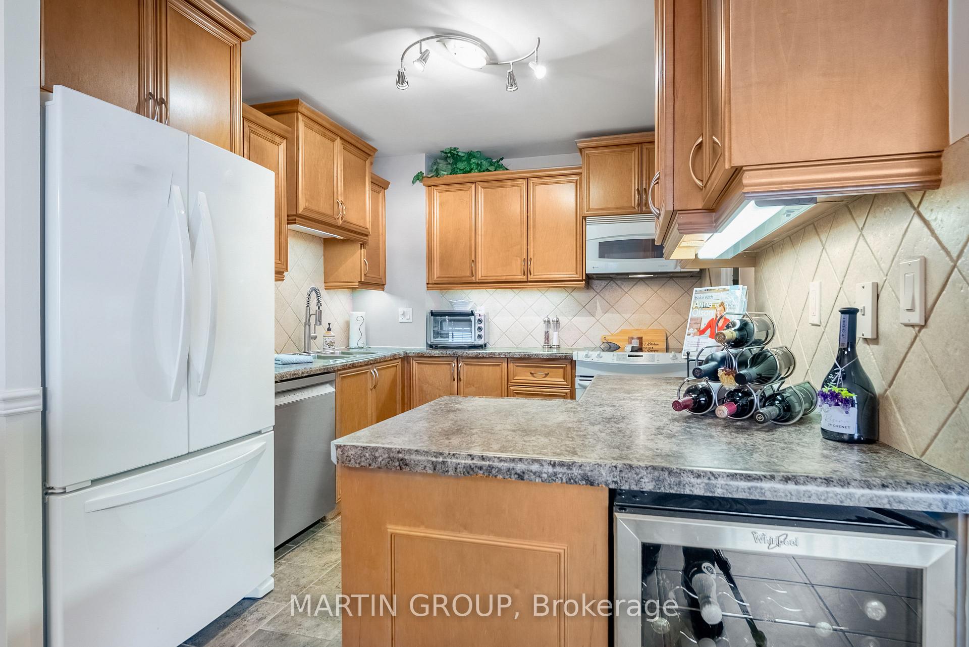 Photo 11 of Unit 1406, 500 Green Road, Hamilton, Lakeshore — HOMEH