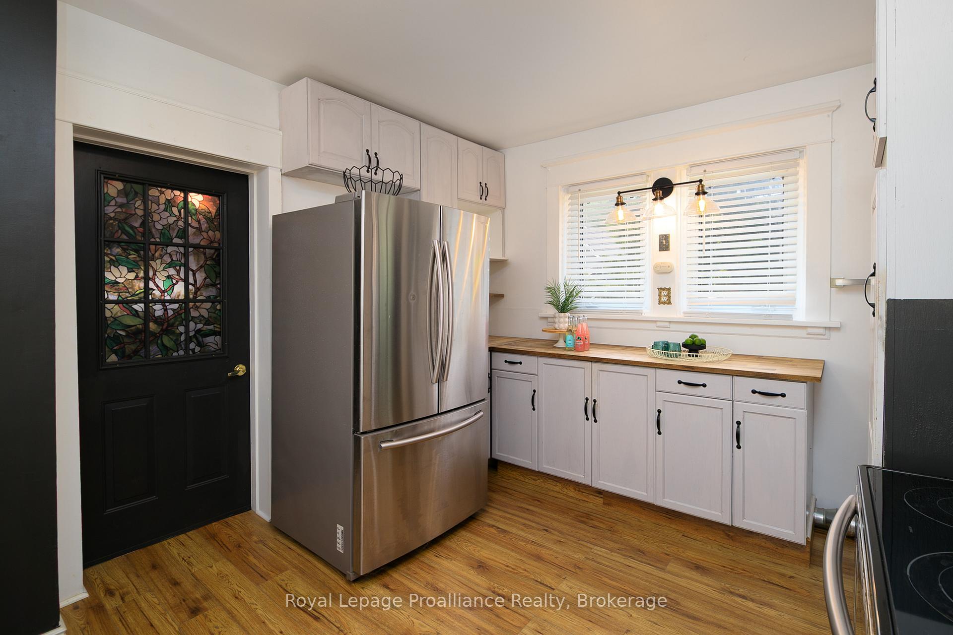 Photo 8 of 83 Moira Street E, Belleville, Belleville Ward — HOMEH