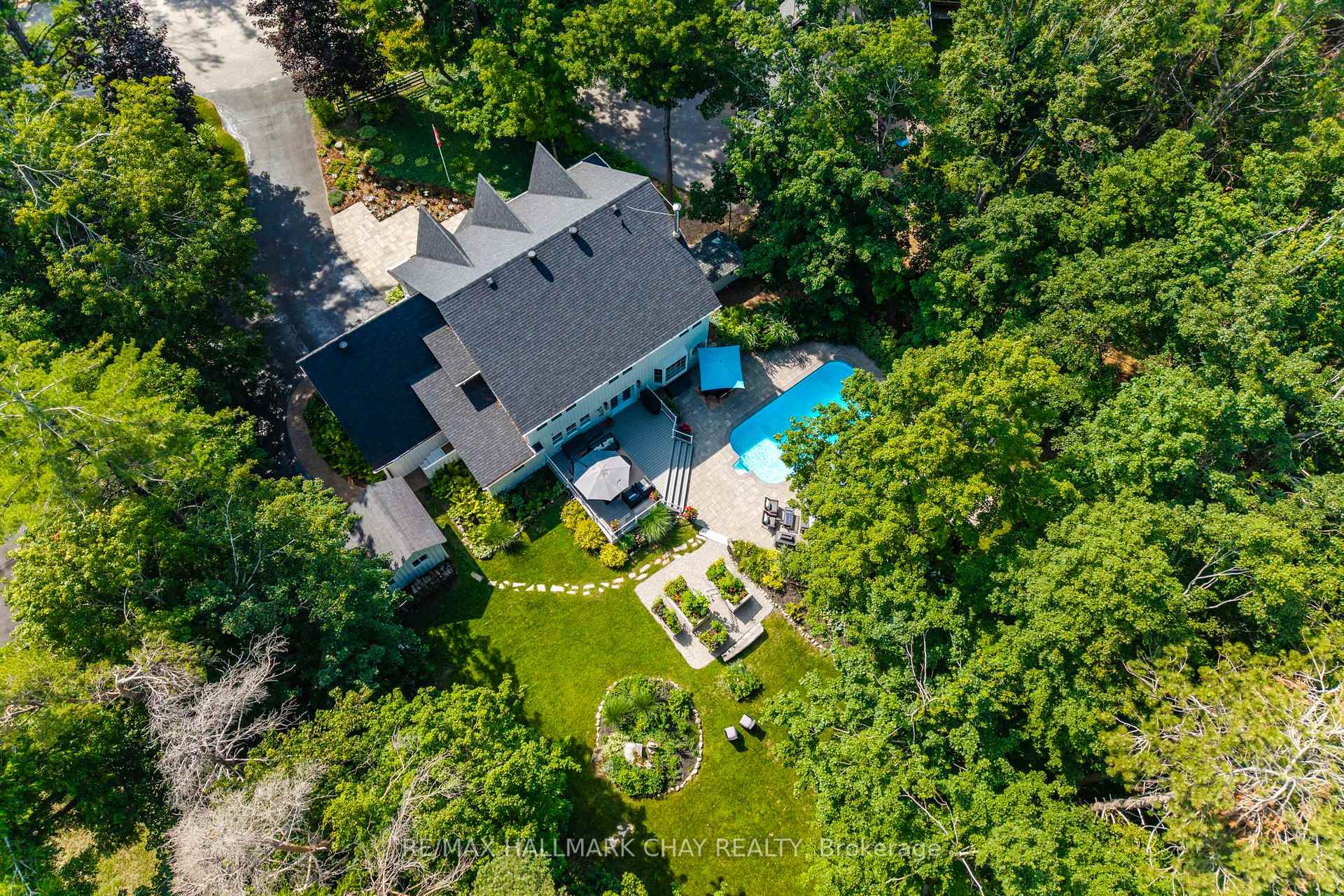 Photo 2 of 18 Pine Lane, Oro-Medonte, Horseshoe Valley — HOMEH