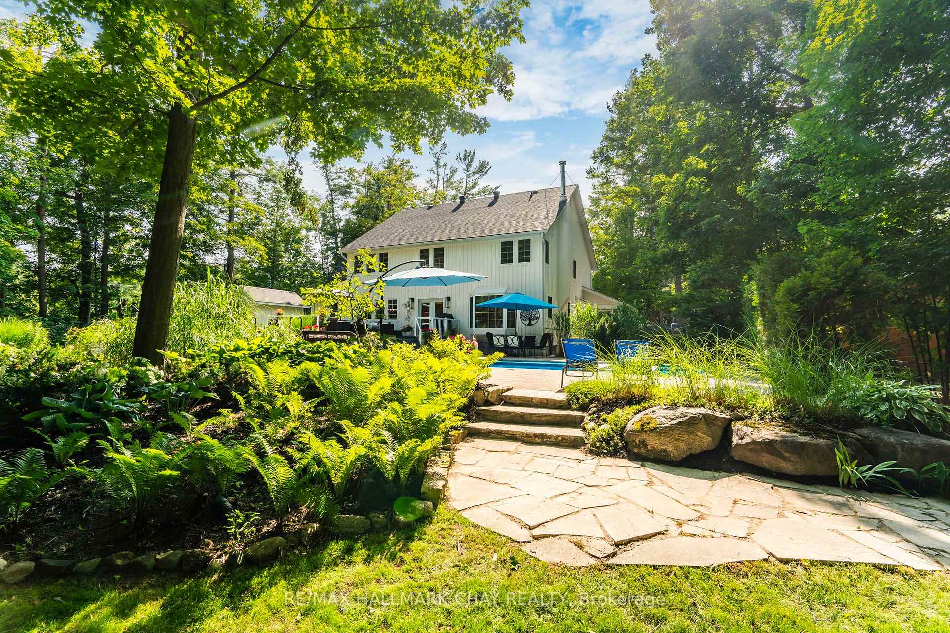 Photo 3 of 18 Pine Lane, Oro-Medonte, Horseshoe Valley — HOMEH