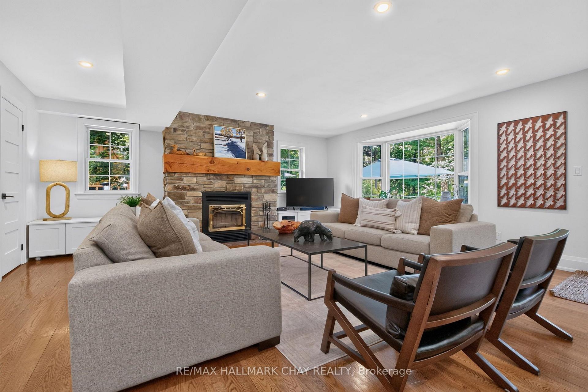 Photo 9 of 18 Pine Lane, Oro-Medonte, Horseshoe Valley — HOMEH