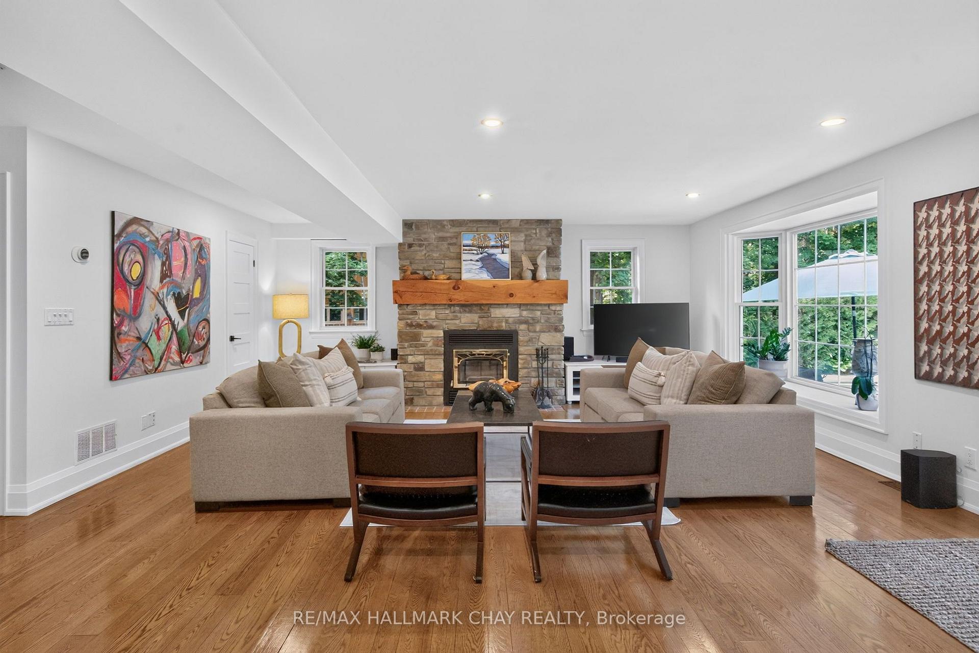 Photo 10 of 18 Pine Lane, Oro-Medonte, Horseshoe Valley — HOMEH