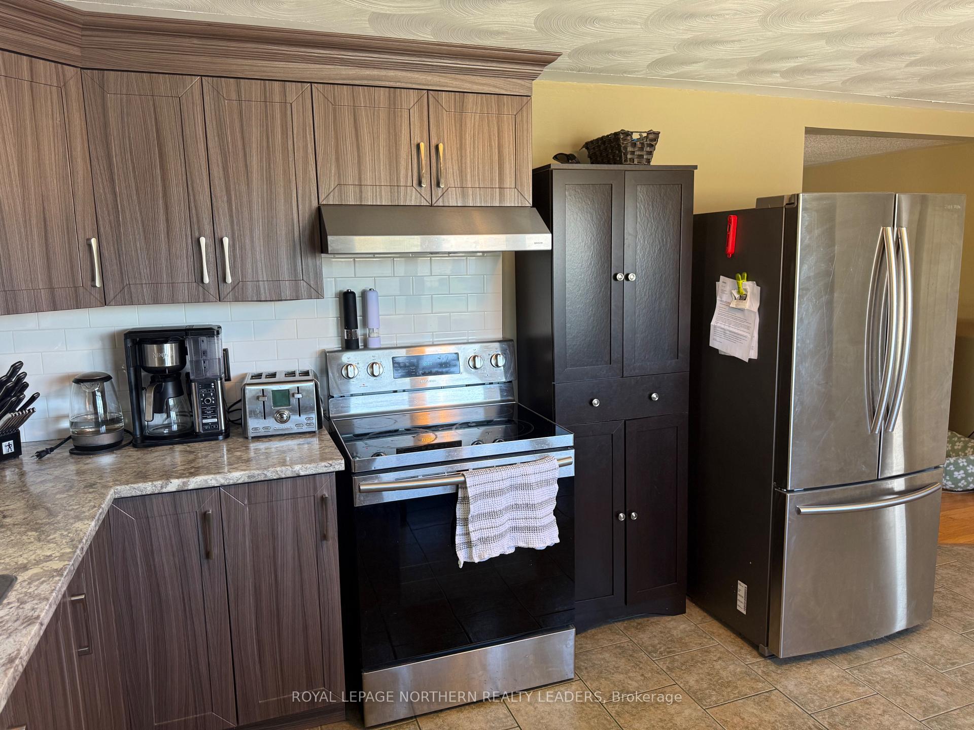 Photo 6 of 671 Park Avenue, Timmins, MTJ - Main Area — HOMEH