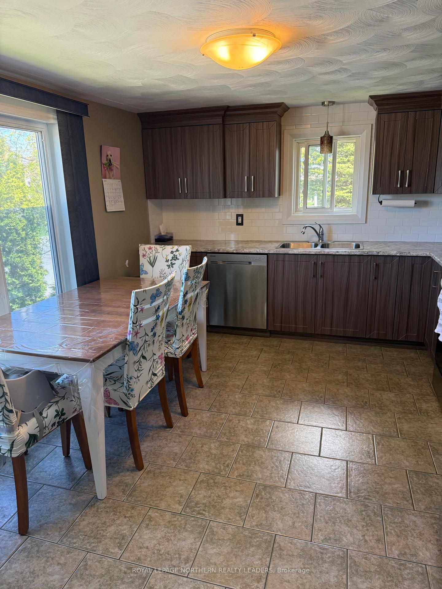 Photo 5 of 671 Park Avenue, Timmins, MTJ - Main Area — HOMEH
