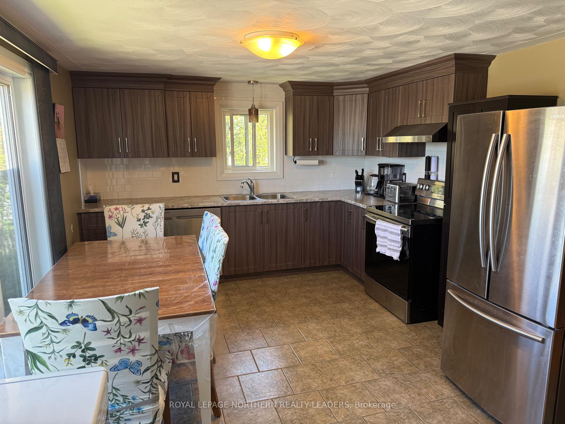 Photo 3 of 671 Park Avenue, Timmins, MTJ - Main Area — HOMEH