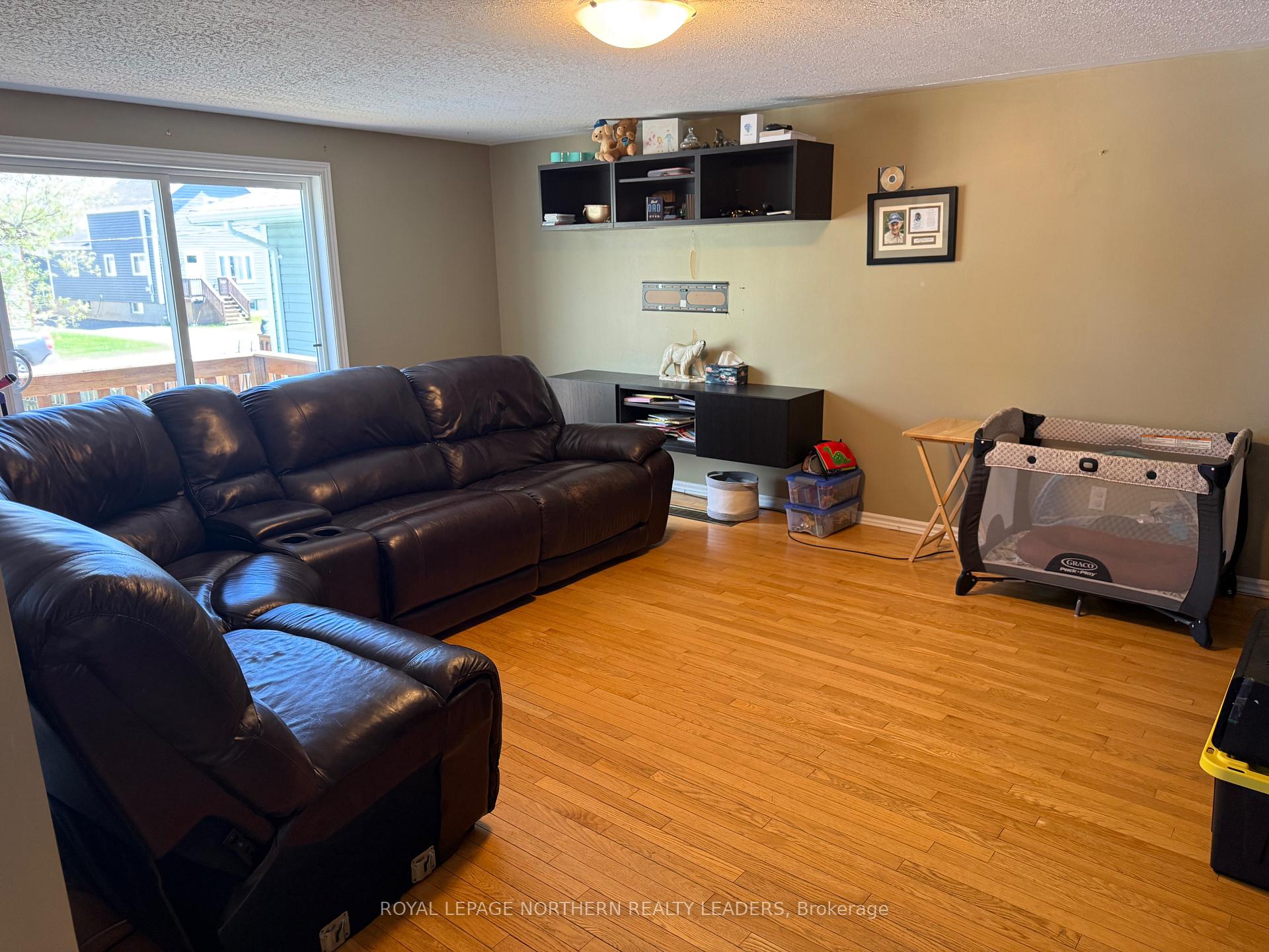 Photo 9 of 671 Park Avenue, Timmins, MTJ - Main Area — HOMEH