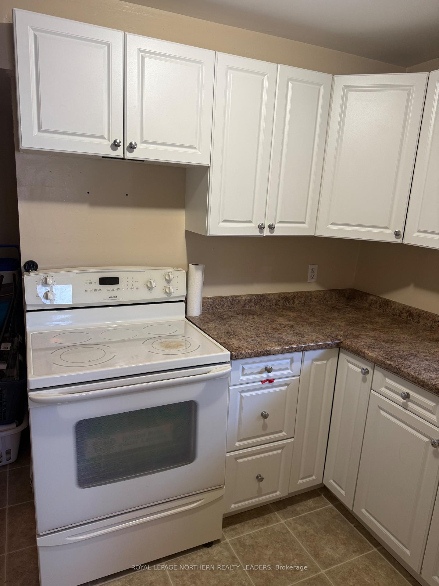 Photo 36 of 671 Park Avenue, Timmins, MTJ - Main Area — HOMEH