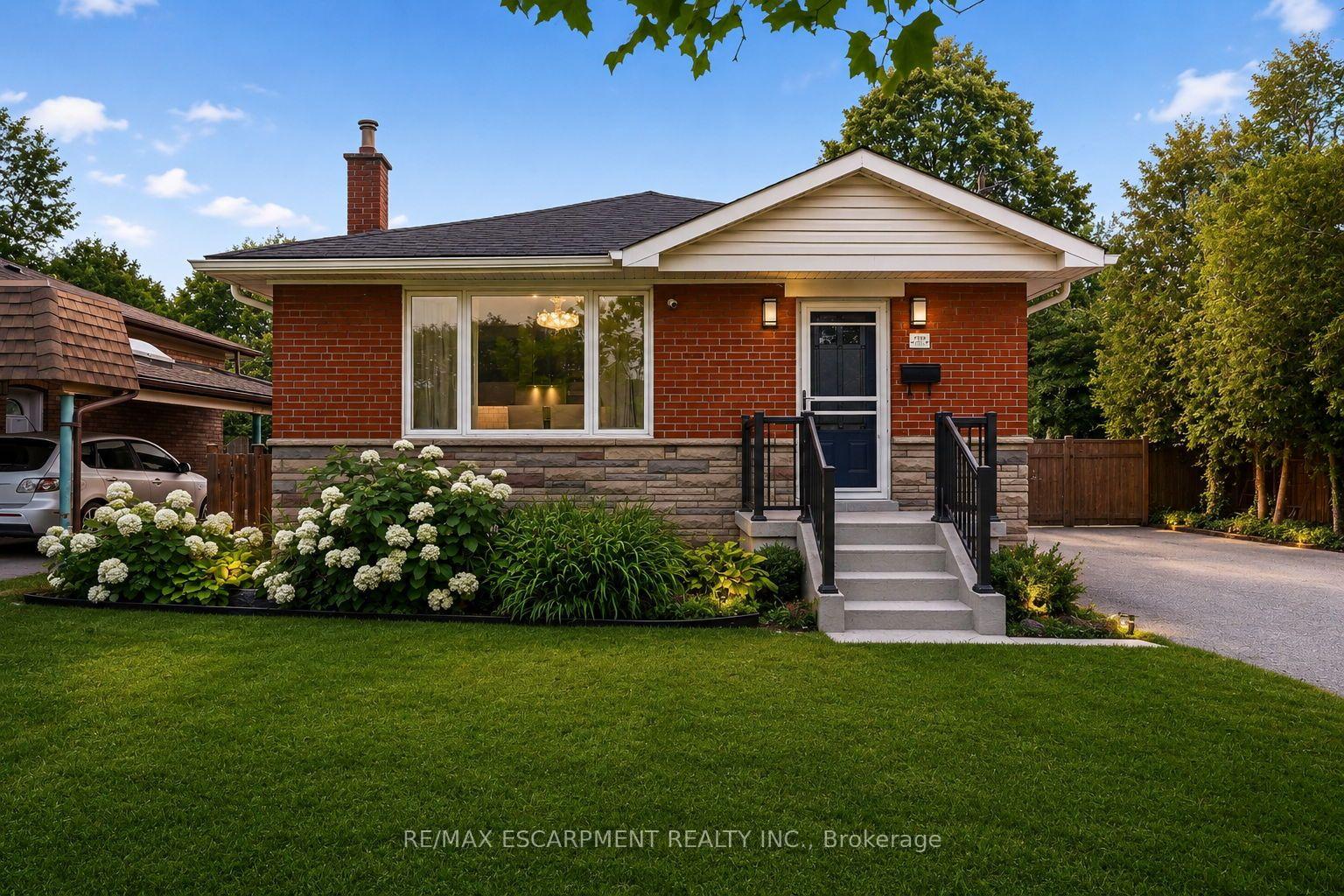 Photo 1 of 715 Drury Lane, Burlington, Brant — HOMEH