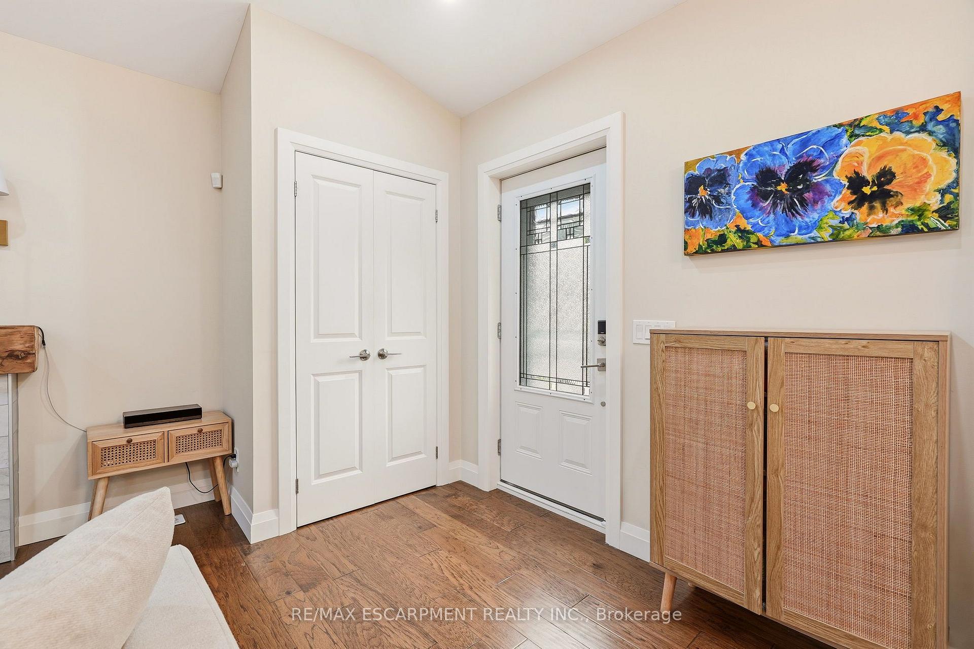 Photo 3 of 715 Drury Lane, Burlington, Brant — HOMEH