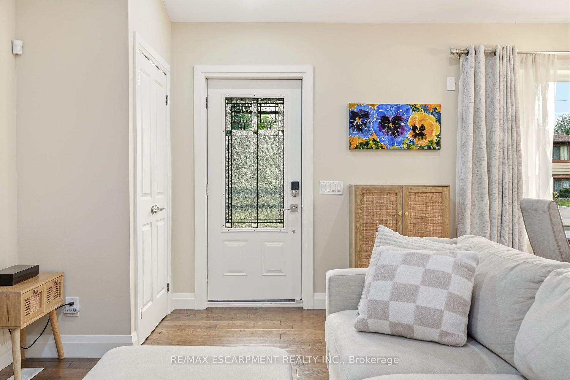 Photo 4 of 715 Drury Lane, Burlington, Brant — HOMEH
