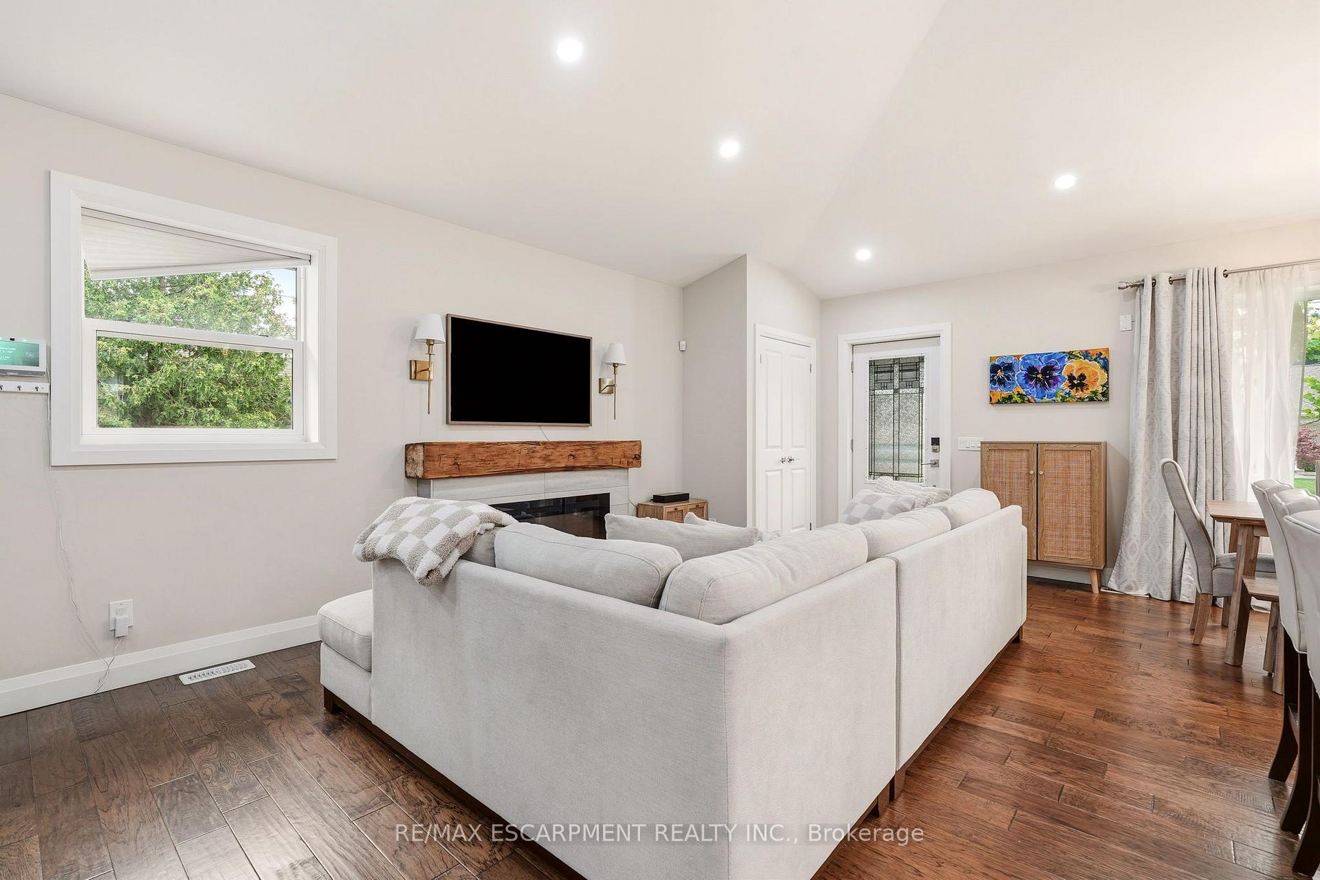 Photo 6 of 715 Drury Lane, Burlington, Brant — HOMEH