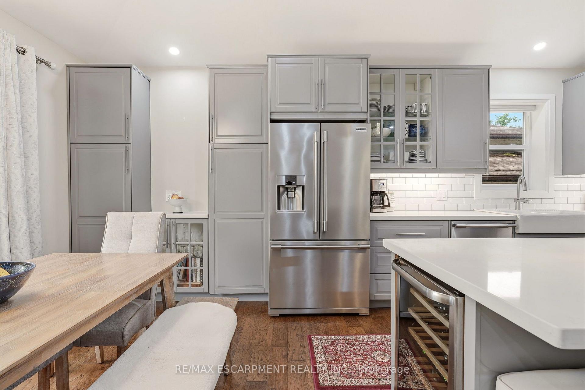 Photo 10 of 715 Drury Lane, Burlington, Brant — HOMEH