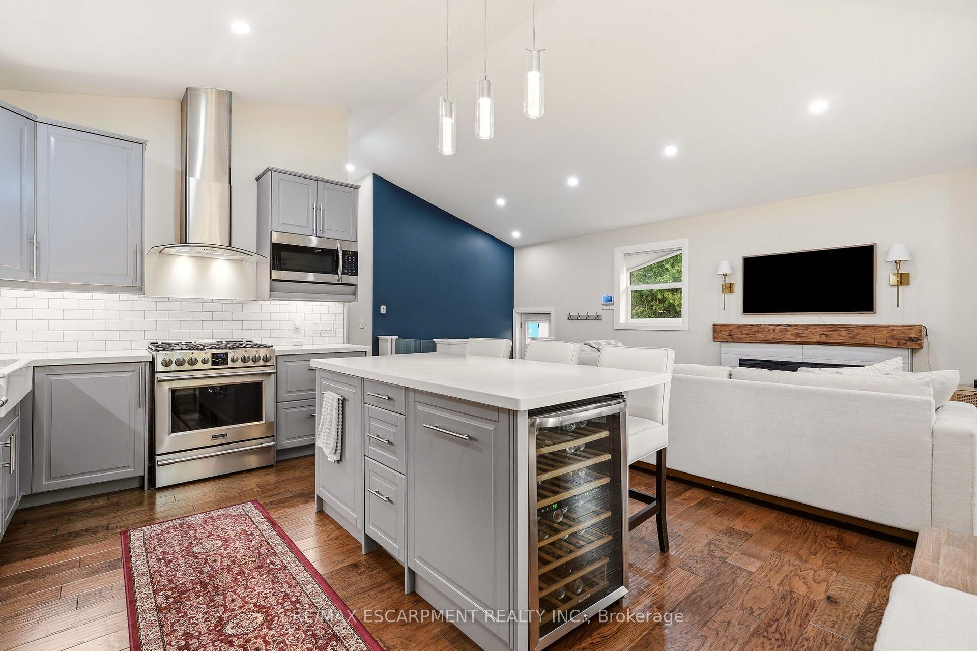 Photo 11 of 715 Drury Lane, Burlington, Brant — HOMEH