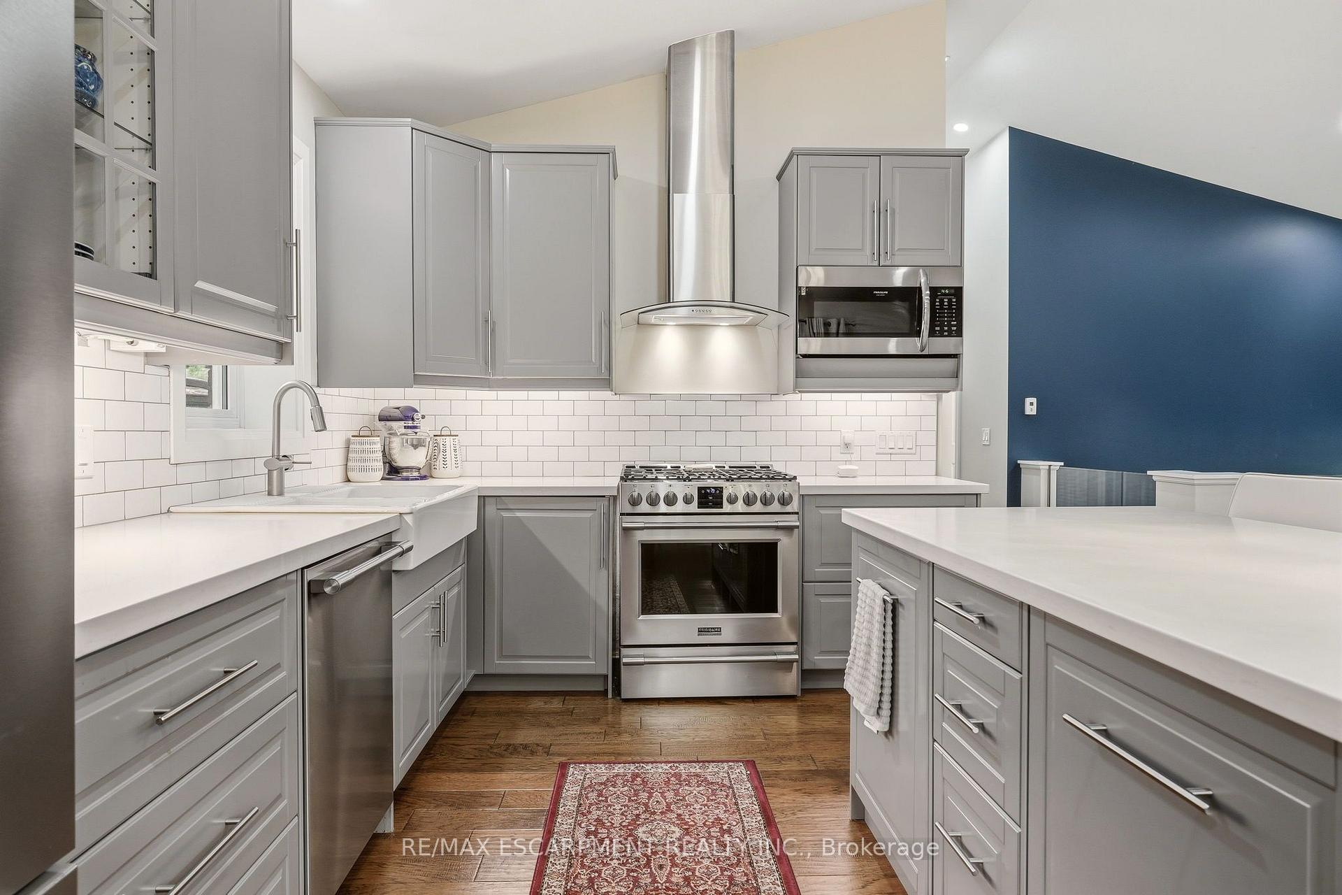 Photo 12 of 715 Drury Lane, Burlington, Brant — HOMEH