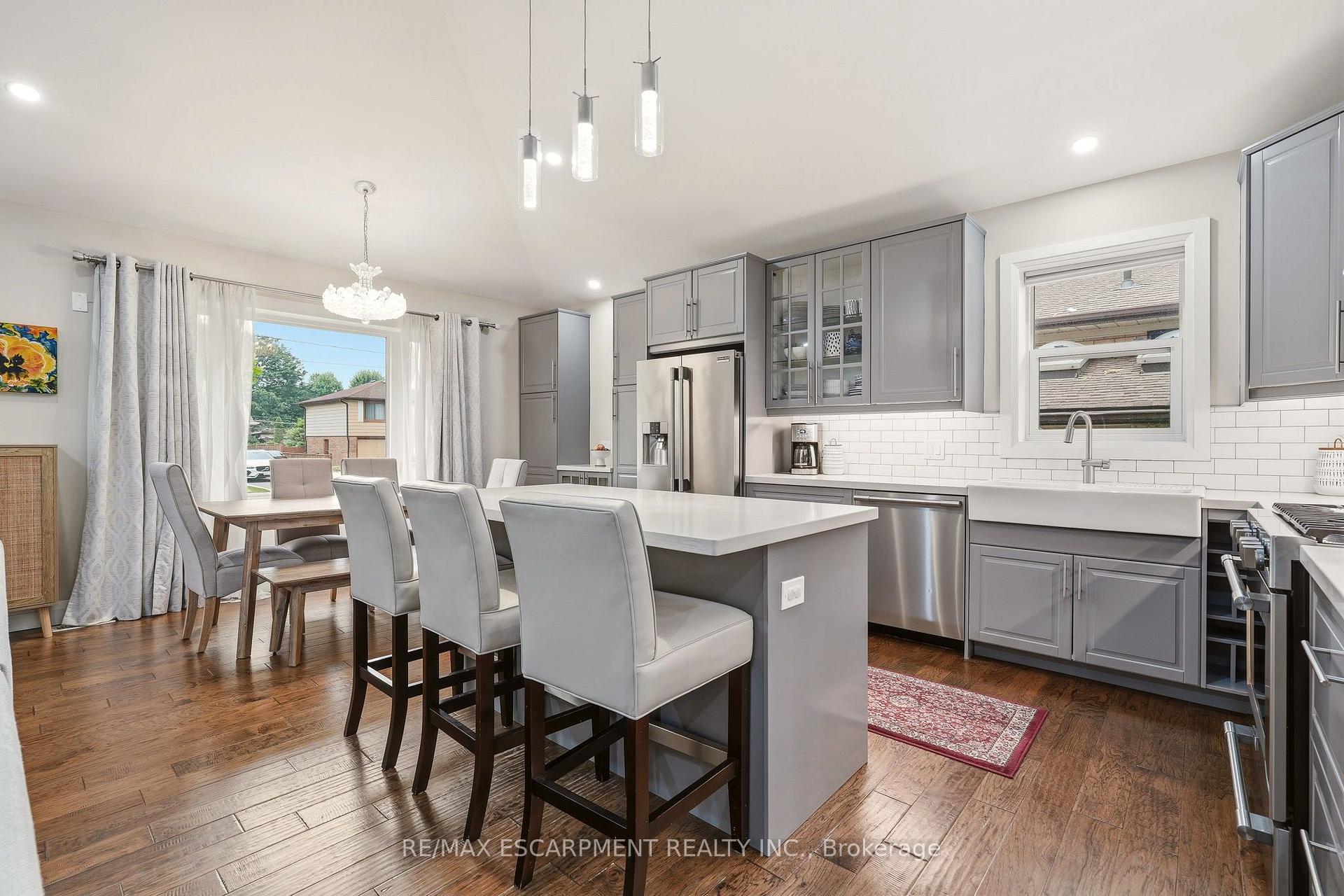Photo 15 of 715 Drury Lane, Burlington, Brant — HOMEH