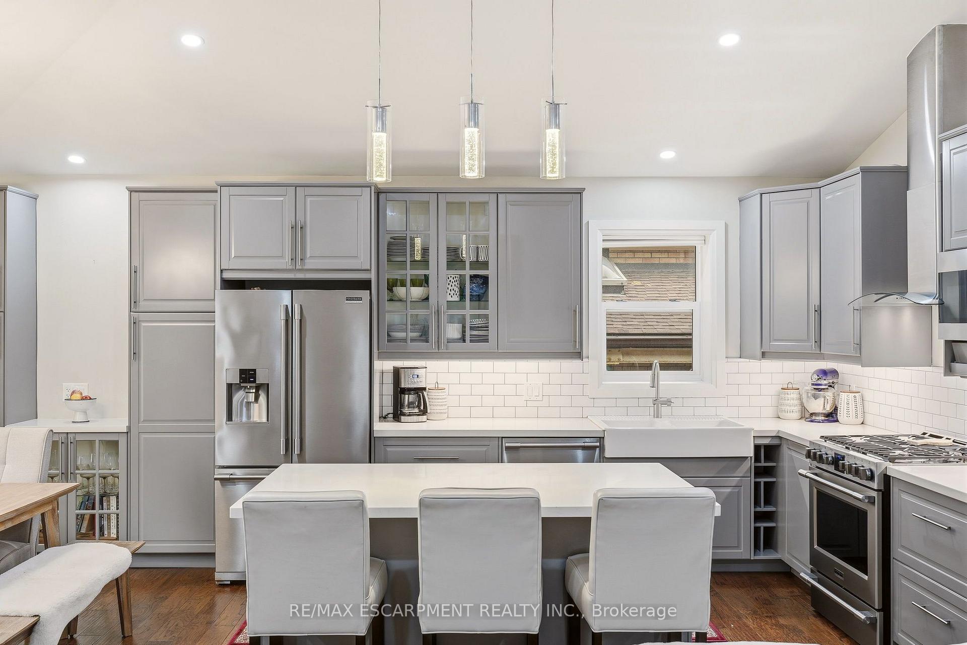 Photo 16 of 715 Drury Lane, Burlington, Brant — HOMEH