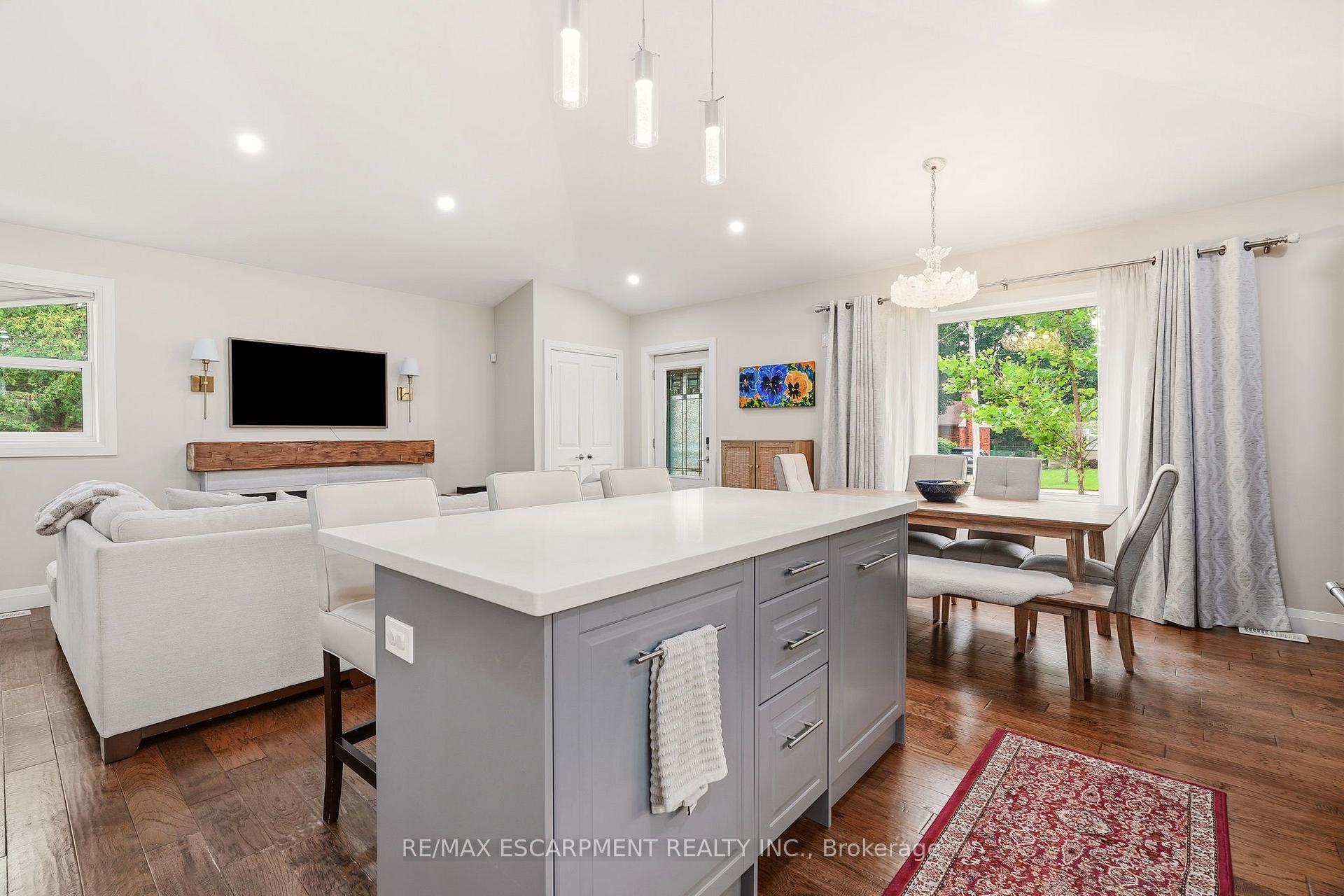 Photo 17 of 715 Drury Lane, Burlington, Brant — HOMEH