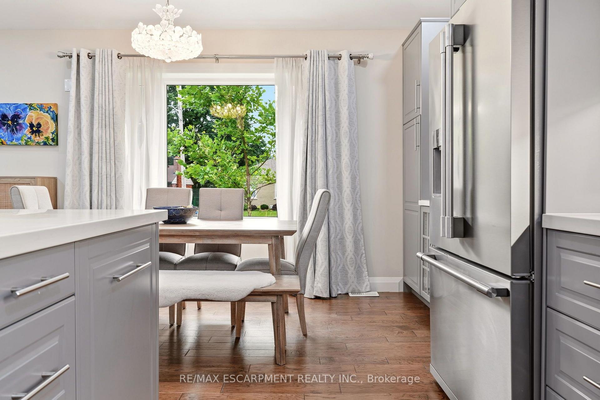 Photo 18 of 715 Drury Lane, Burlington, Brant — HOMEH